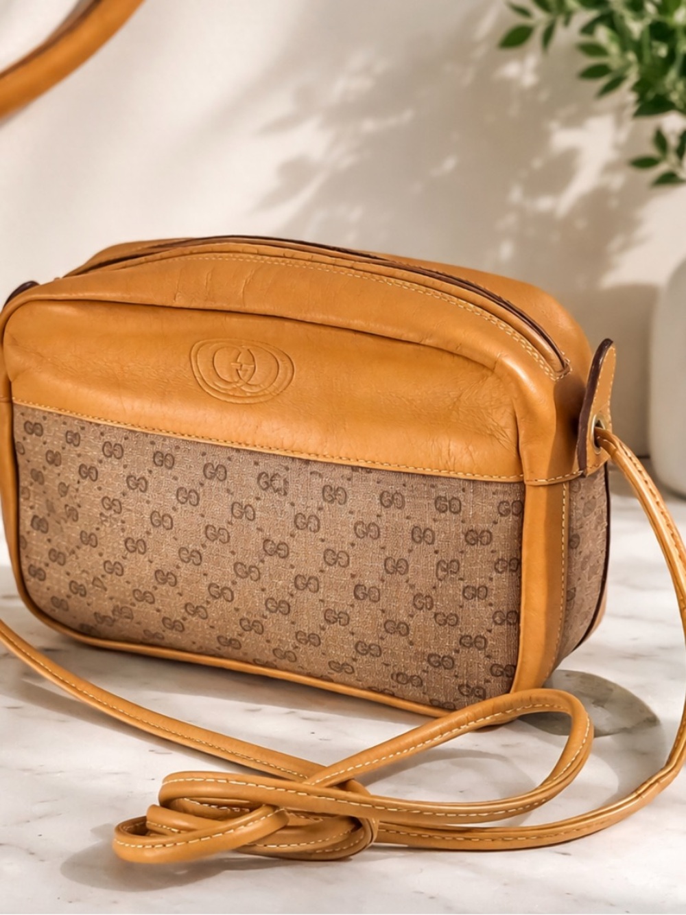 ✋🛑Price Drop ✋🛑Authentic Gucci Leather Crossbody/Shoulder Bag.